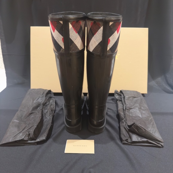 Burberry Boots - Picture 3 of 9